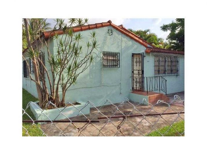 1500 SW 9 ST, Miami, FL 33135