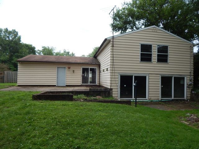 8232 Brentwood Drive, Olmsted Falls, OH 44138