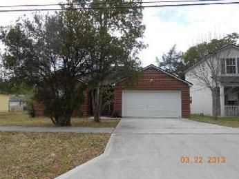 8126 Hilsdale Rd, Jacksonville, FL 32216