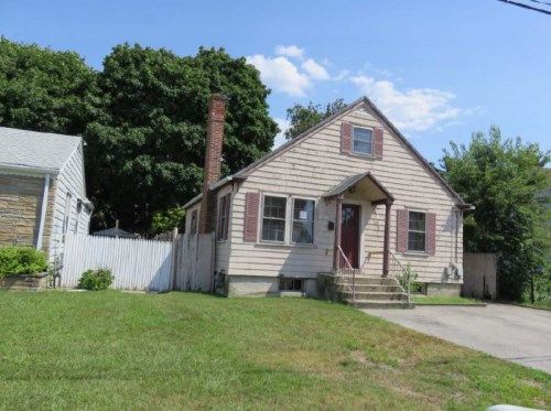 30 Knollwood Ave, Cranston, RI 02910