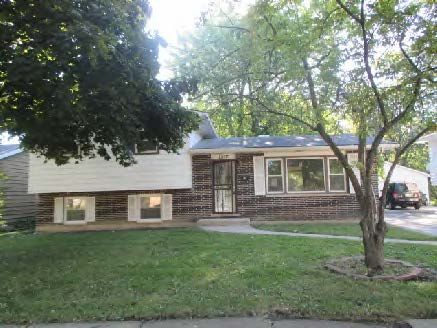 2517 Metropolitan Ave, Waukegan, IL 60085