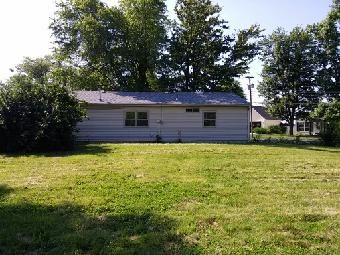 711 Mobile St, Brighton, IL 62012