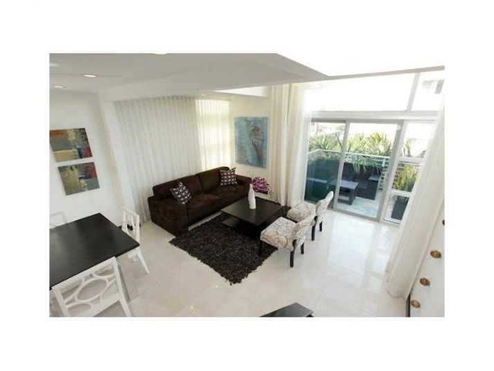 7744 COLLINS AV # 20, Miami Beach, FL 33141