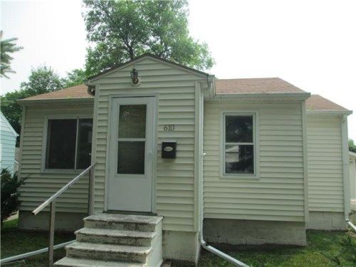 610 15th St N, Moorhead, MN 56560