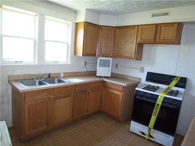 130 Harrison St, Waterloo, IA 50703