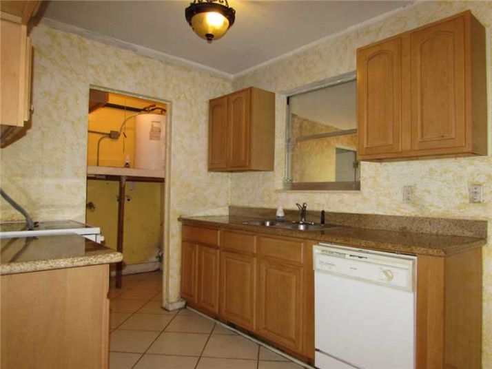 6310 SW 2ND ST, Pompano Beach, FL 33068