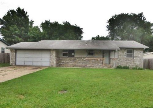 327 W Cherokee Dr, Kechi, KS 67067