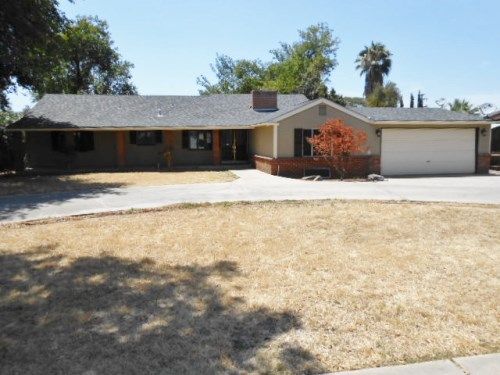 433 N Foothill Ave, Lindsay, CA 93247