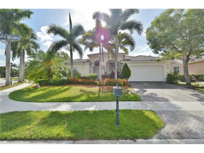 2550 JARDIN MNR, Fort Lauderdale, FL 33327