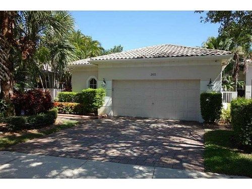 2572 BAY POINTE DR, Fort Lauderdale, FL 33327