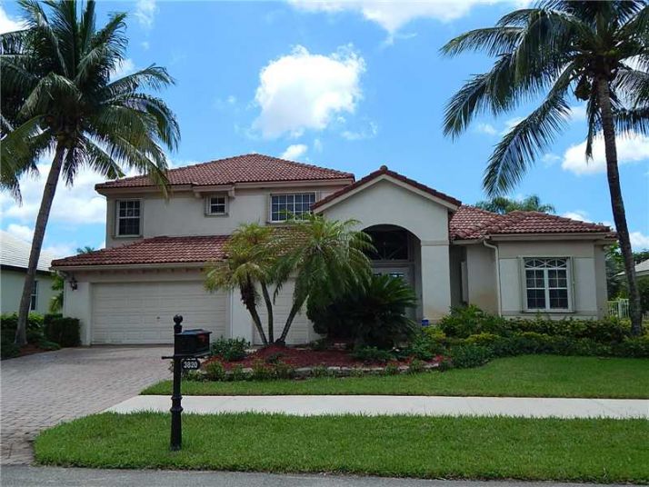 3820 E Lake Estates Dr, Fort Lauderdale, FL 33328