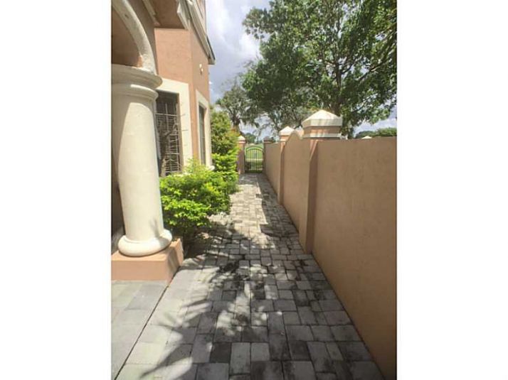 2633 CENTER COURT DR # 2-4, Fort Lauderdale, FL 33326