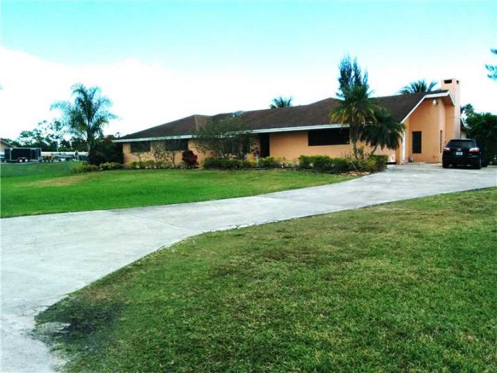 4401 SW 139 AV, Hollywood, FL 33027