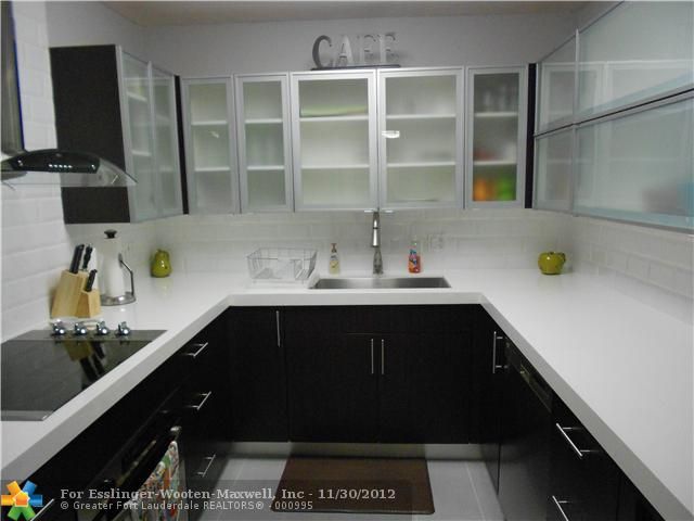 2500 PARKVIEW DR # 317, Hallandale, FL 33009