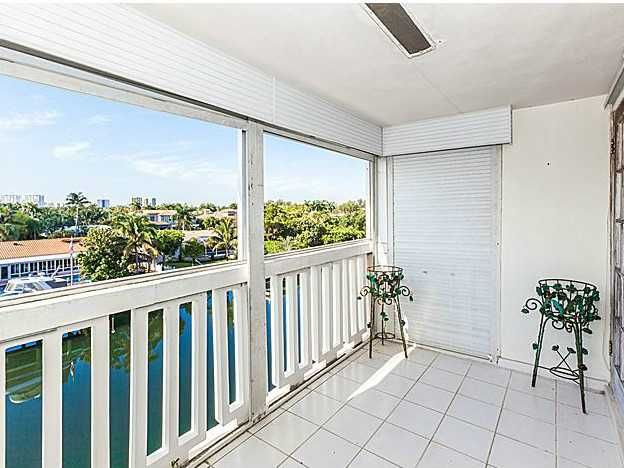 455 PARADISE ISLE BL # 402, Hallandale, FL 33009