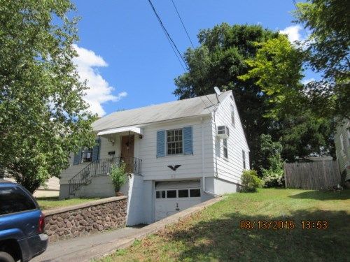 90 Plumb Ave, Meriden, CT 06450