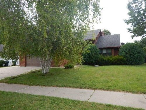 5049 S Park Dr, Savage, MN 55378