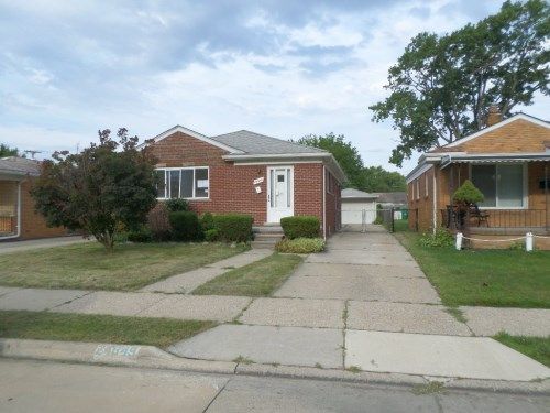 24649 Grove Ave, Eastpointe, MI 48021