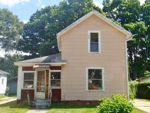 203 1/2 Cass Ave, Dowagiac, MI 49047