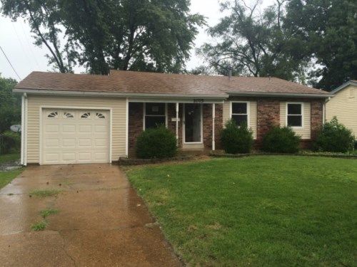 1075 Thompson Dr, Florissant, MO 63031