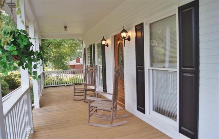 1011 S Jeff Davis Drive, Fayetteville, GA 30215