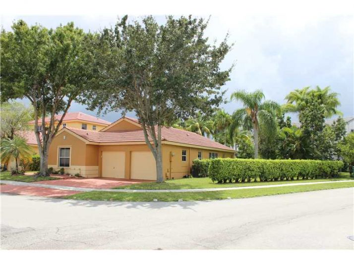 18464 NW 18TH ST, Hollywood, FL 33029