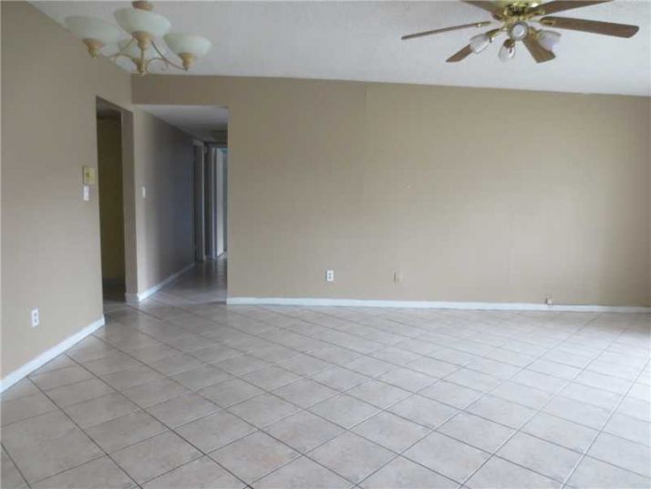 325 W LAUREL DR # L2, Pompano Beach, FL 33063