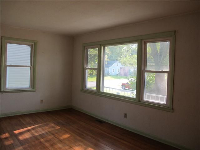 1833 S Broadway St, Leavenworth, KS 66048