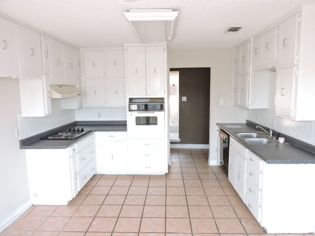 2915 Post Oaks Ct, Bedford, TX 76021