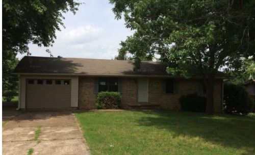 121 Robin St, Batesville, AR 72501