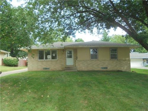 3915 74th St, Urbandale, IA 50322