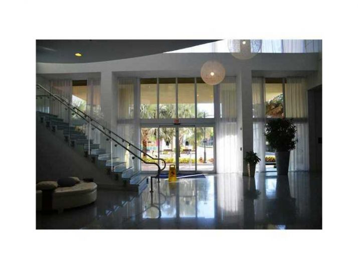 18800 NE 29 AV # 504, Miami, FL 33180
