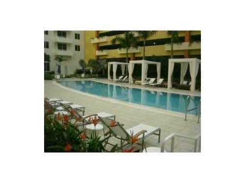 18800 29 AV # 923, Miami, FL 33180