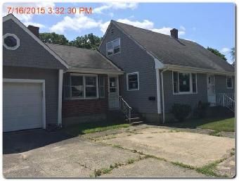46 Hanley Rd, Somerset, MA 02725