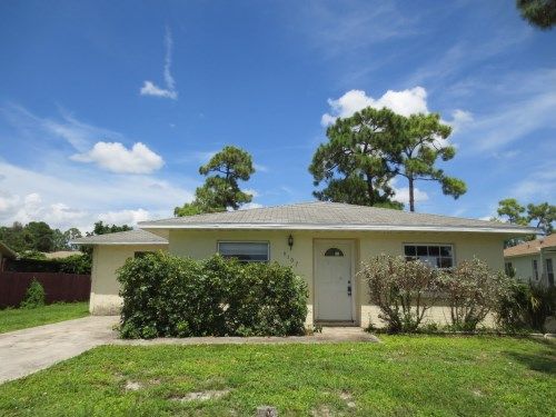 9107 Irving Rd, Fort Myers, FL 33912