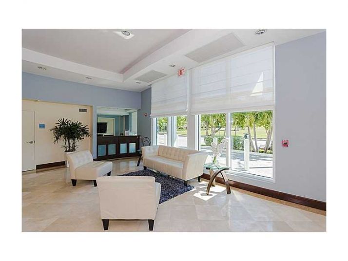 7600 COLLINS AV # 414, Miami Beach, FL 33141