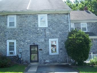 105 Stone House Ln, Columbia, PA 17512