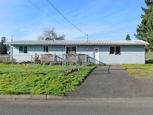 176 SE Swan Ave, Siletz, OR 97380