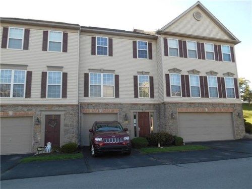 2760 Hunters Crest Dr, York, PA 17402