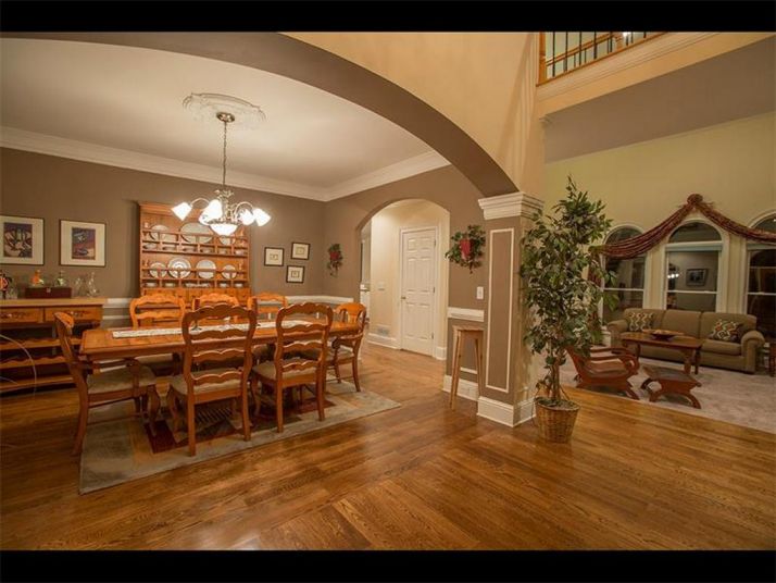 412 Clubview Drive, Woodstock, GA 30189