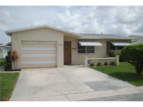 6985 NW 11 CT, Pompano Beach, FL 33063
