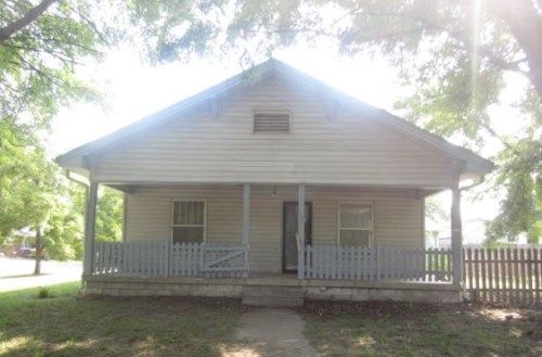 1122n 4th St, Arkansas City, KS 67005