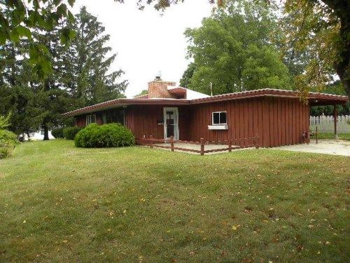 1318 Octagon Ct, Watertown, WI 53094