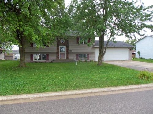 1104 3rd St NE, Stewartville, MN 55976
