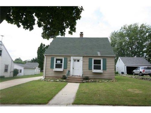 1136 N 8th Ave, West Bend, WI 53090