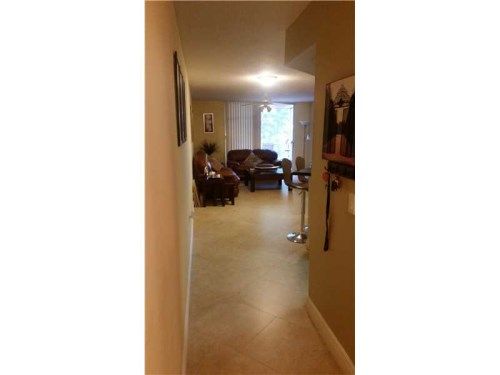 8363 LAKE DR # 303, Miami, FL 33166