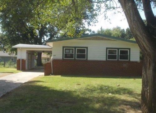 539 S Riverview Ave, Derby, KS 67037