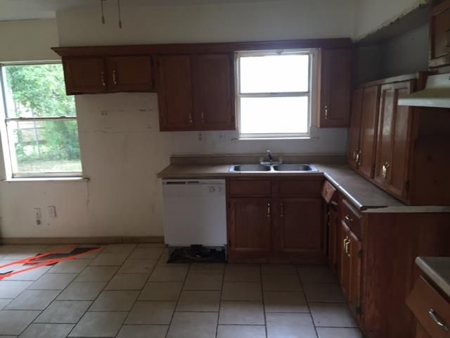 1107 E Barton Ave, West Memphis, AR 72301