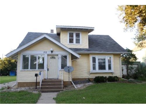 312 E Pipestone Ave, Flandreau, SD 57028