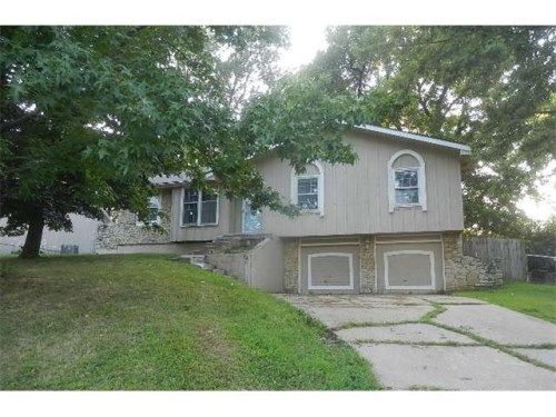 4706 Switzer St, Shawnee, KS 66203